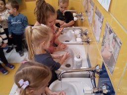 15-10-2025 Mycie rąk z Małpką Iwoną